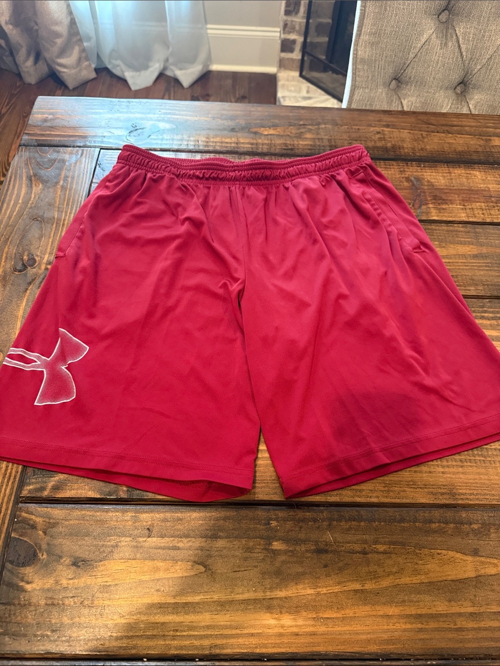 Under Armour Men's Crimson Red Athletic Shorts. Dri Fit. Loose fit. XL
